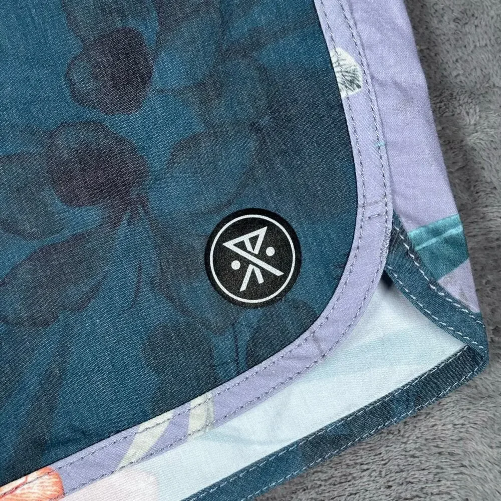 Roark Bauhinia Chiller Scallop Boardshorts Men’s Size 38 Indigo Floral NWT